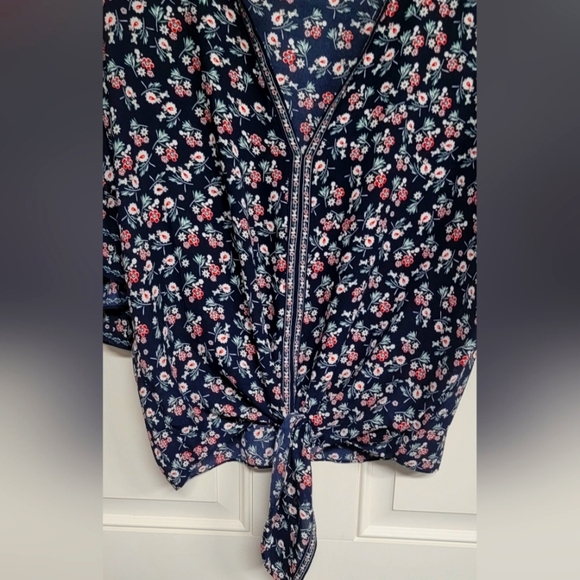 Women's Medium Max Studio Floral Bohemian Lightweight Blouse With Front Tie. - Picture 8 of 8